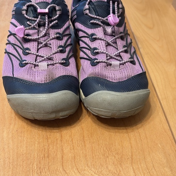 Keen Women’s Chandler CNX Sneaker.  Size 5 - Picture 2 of 9